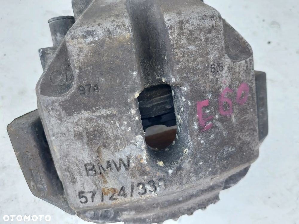 Jarzmo Zacisku Hamulcowego Prawy Lewy Przedni OE 855 BMW E87 E90 E92 E93  3.0 B 3.0 D Do Zacisku57/24/330 - 2