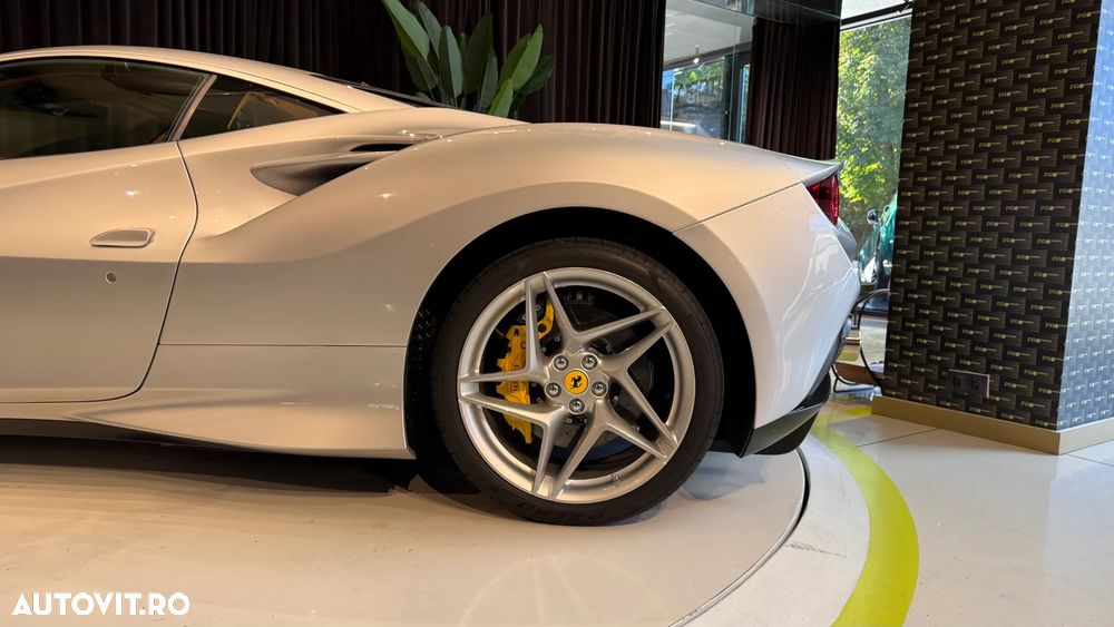 Ferrari F8 - 11