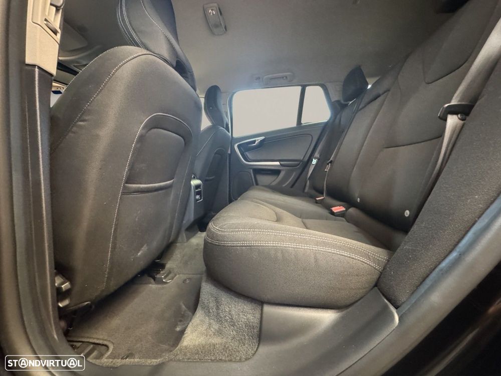 Volvo V60 1.6 D2 Momentum Eco - 14