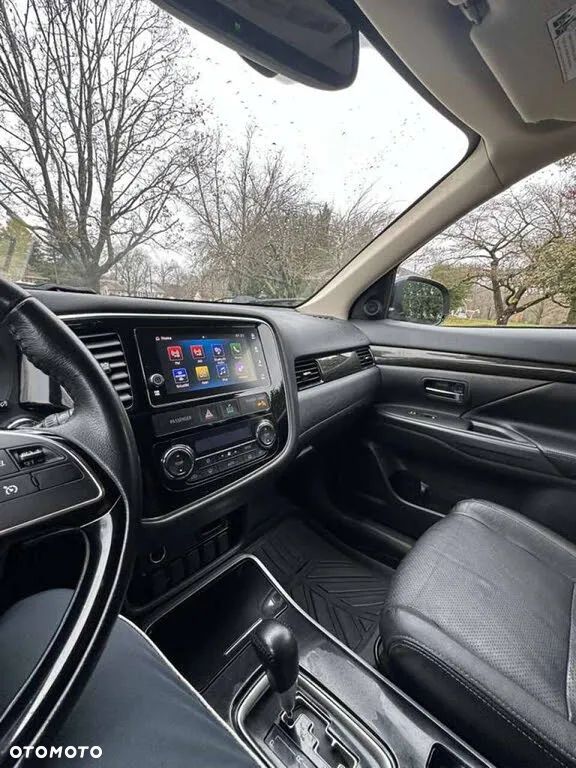 Mitsubishi Outlander 2.4 Instyle NAVI EU5 CVT - 9