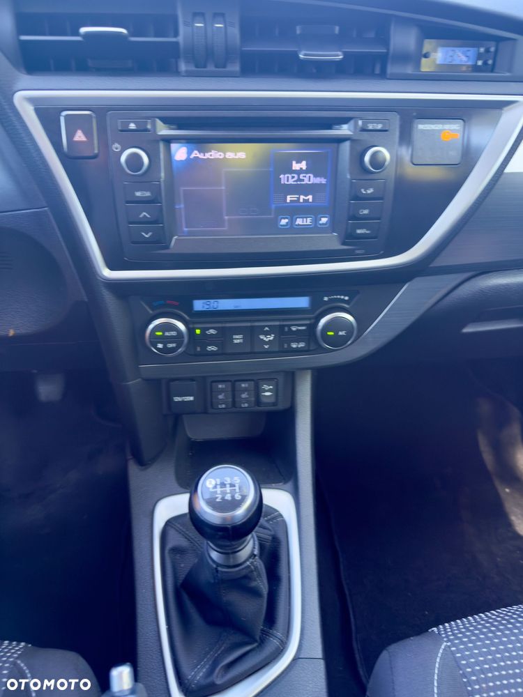 Toyota Auris 1.6 Valvematic Executive - 14