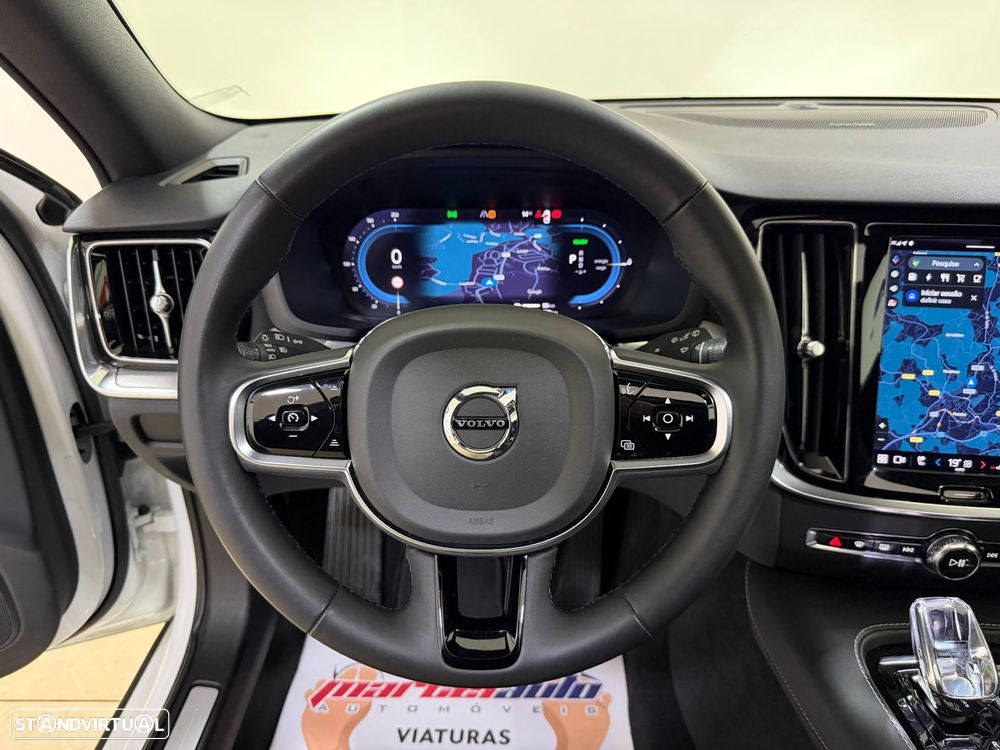 Volvo V60 2.0 T8 AWD TE Plus Dark - 26