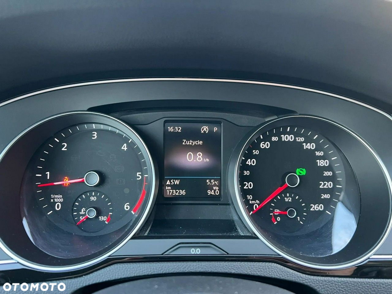Volkswagen Passat - 22