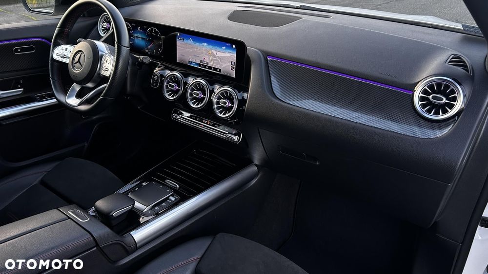 Mercedes-Benz GLA - 22