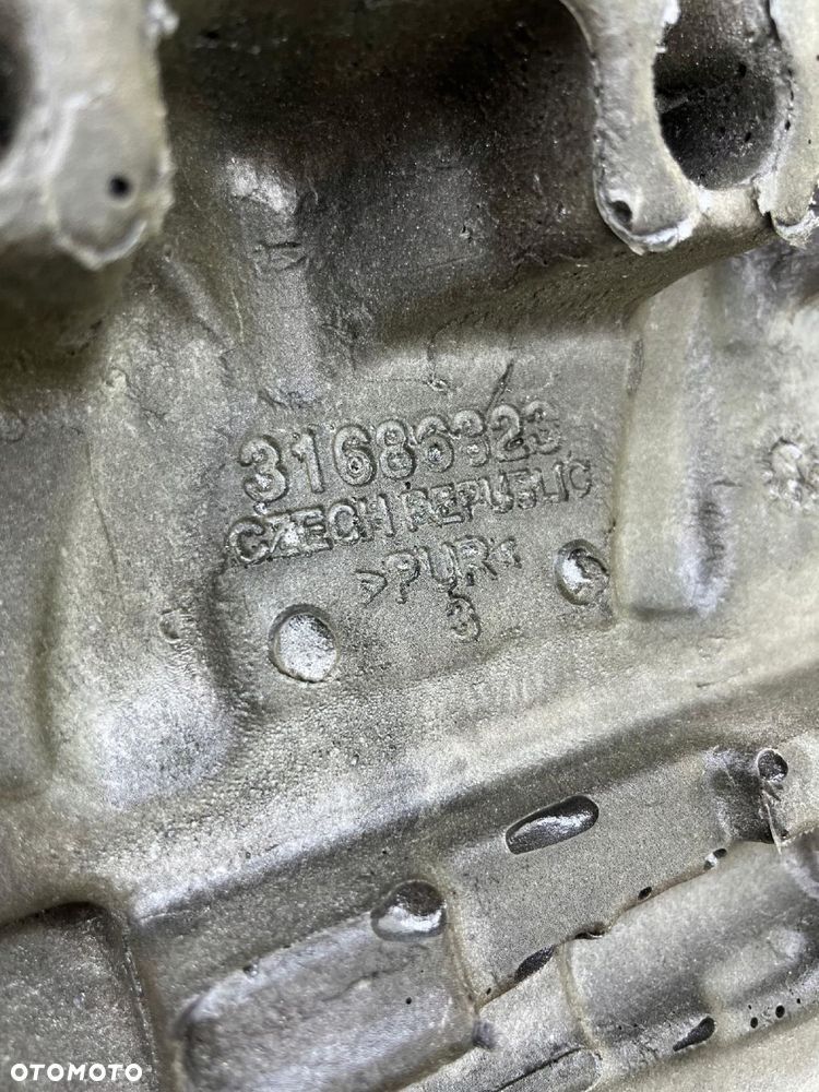 VOLVO V90 S90 OSŁONA POKRYWA GÓRNA SILNIKA 31686823 - 6