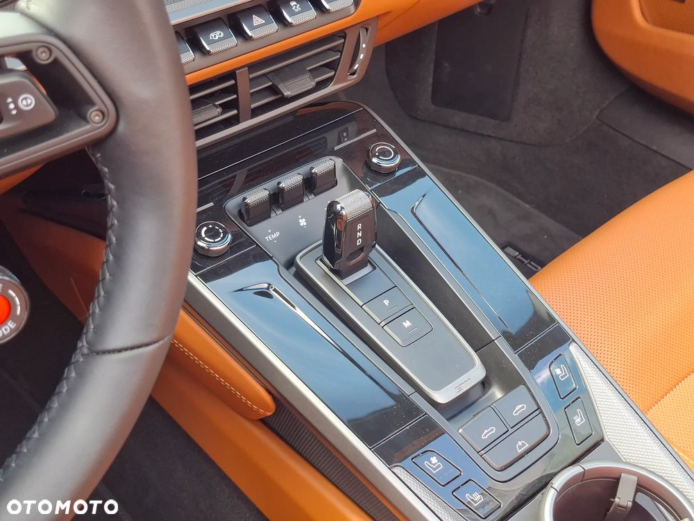Porsche 911 Carrera 4S - 22