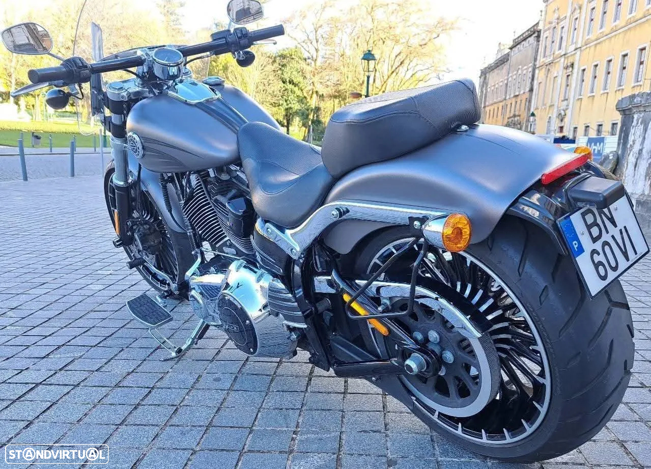 Harley-Davidson Softail Breakout - 15