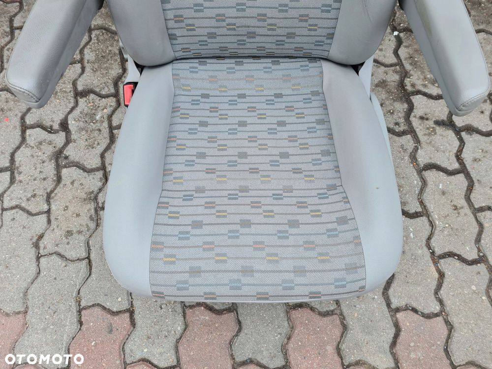 VW T5 fotel pasażera prawy przód OX - 4