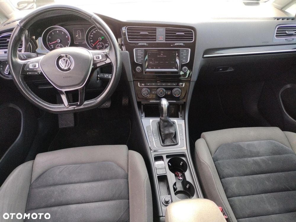 Volkswagen Golf - 10