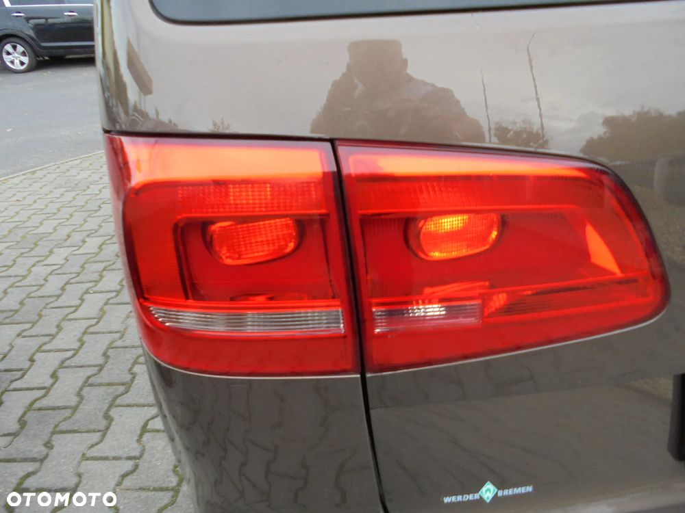 Volkswagen Touran 2.0 TDI DPF BlueMotion Technology DSG Highline - 33