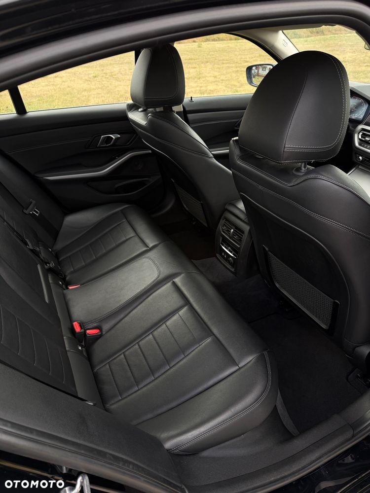 BMW Seria 3 330i - 11