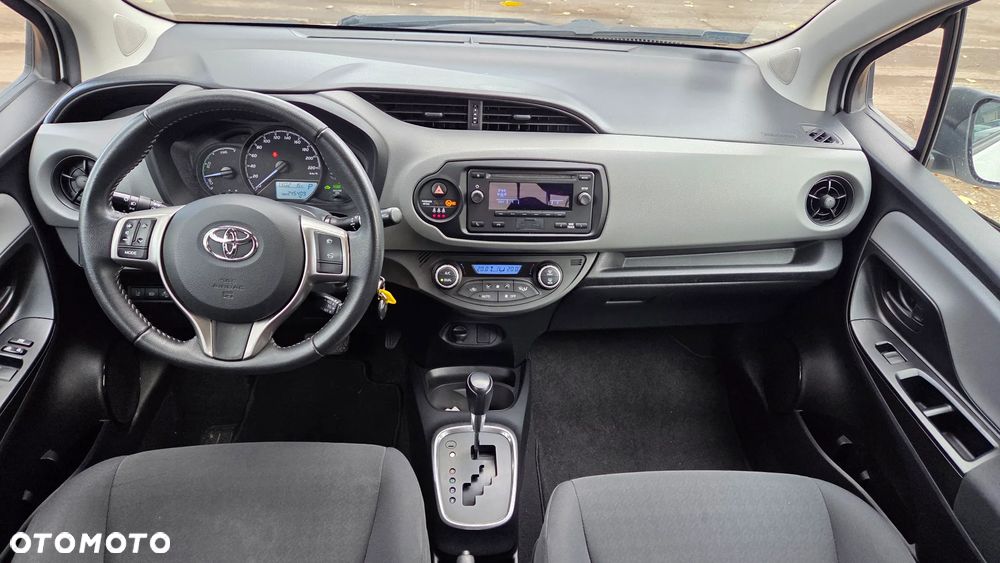 Toyota Yaris Hybrid 100 Active - 12