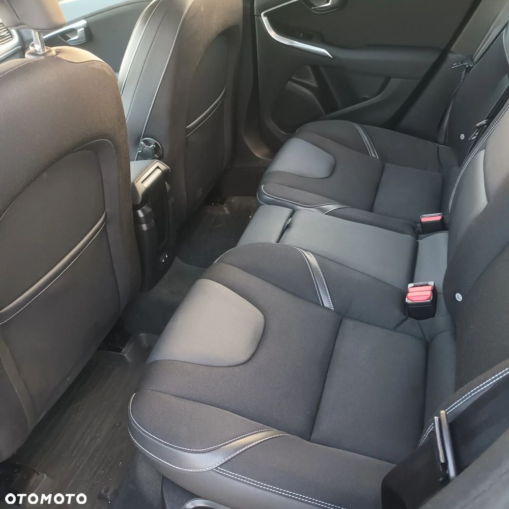 Volvo V40 D2 Momentum - 14