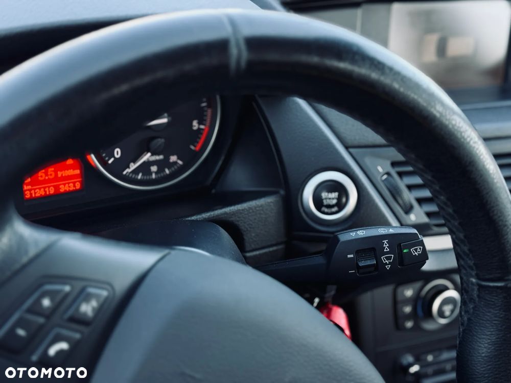 BMW X1 sDrive18d xLine - 29