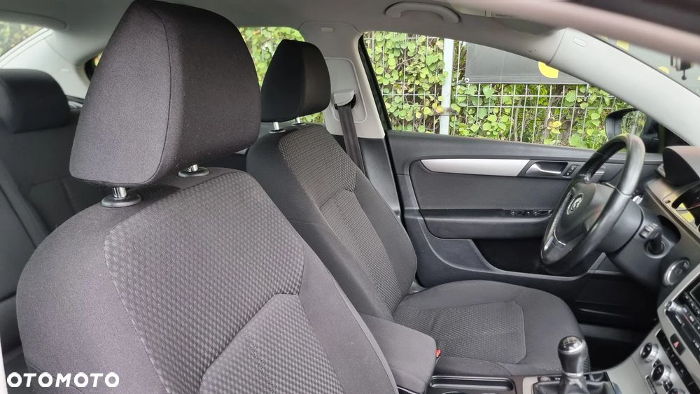 Volkswagen Passat - 14