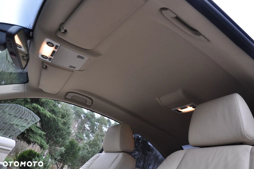 BMW Seria 3 325i xDrive - 30