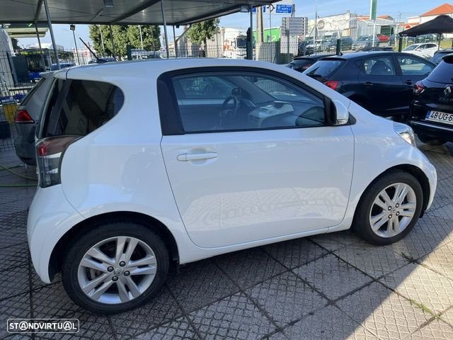 Toyota iQ - 21