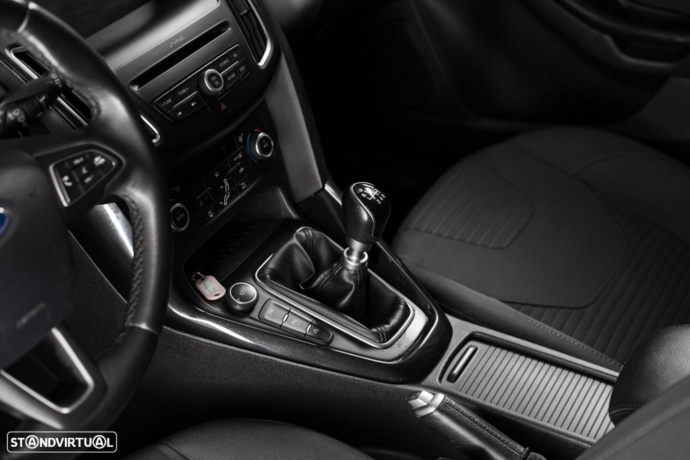 Ford Focus 1.0 EcoBoost S&S TITANIUM - 29