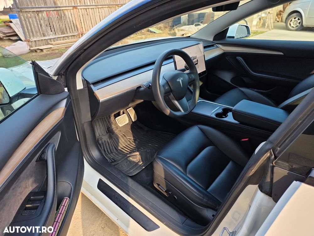Tesla Model 3 RWD - 10