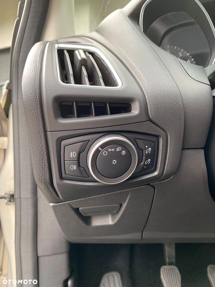 Ford Focus 1.0 EcoBoost Trend Sport - 39