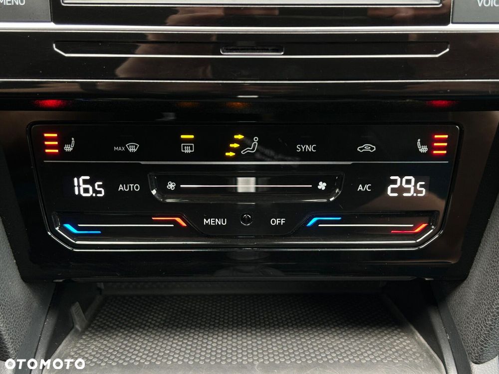 Volkswagen Passat Variant 2.0 TDI EVO Elegance DSG - 26