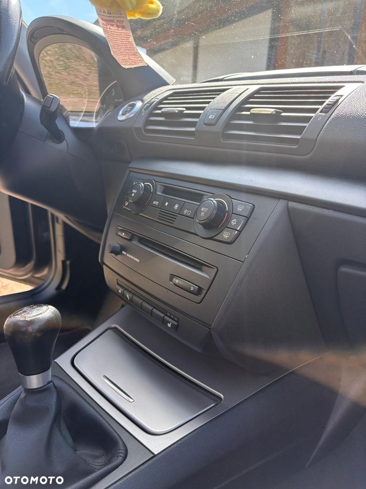 BMW Seria 1 120d DPF - 12