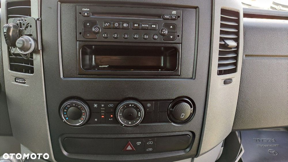 Mercedes-Benz Sprinter - 28