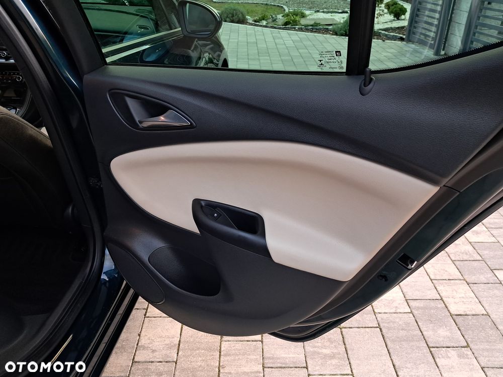 Opel Astra 1.4 T Dynamic S&S - 17