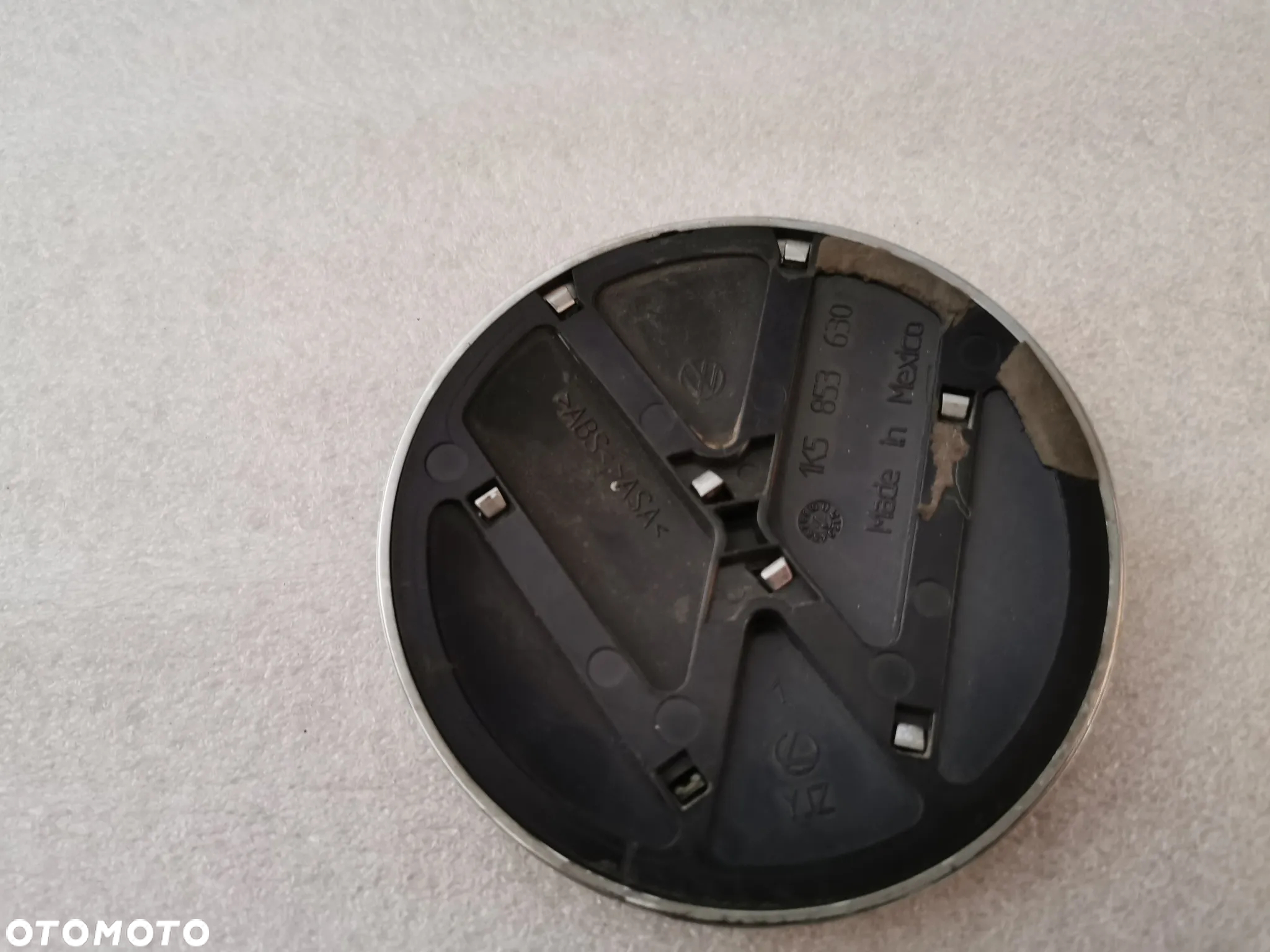 VW Jetta 1K5 Emblemat tył klapy bagażnika logo znaczek 1K5853630 - 2