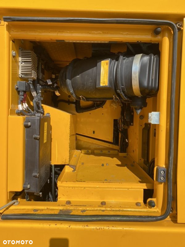 JCB 220 XLC - 10