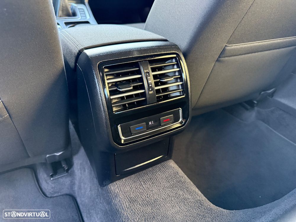 VW Passat 1.6 TDI Highline - 39
