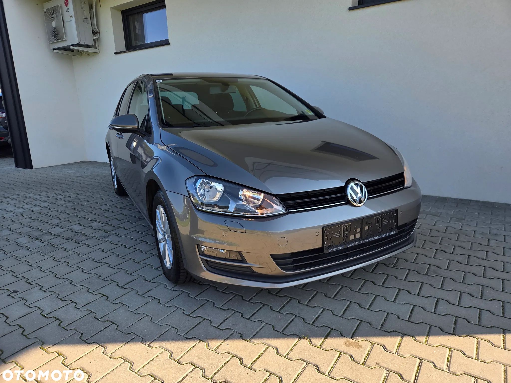 Volkswagen Golf - 1