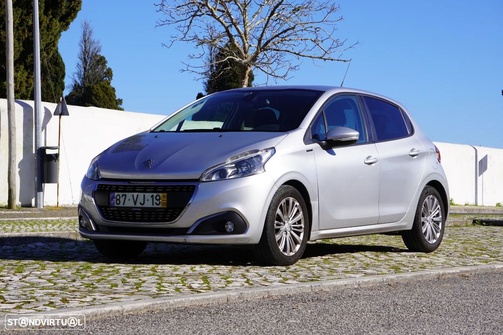 Peugeot 208 1.2 PureTech Signature - 1