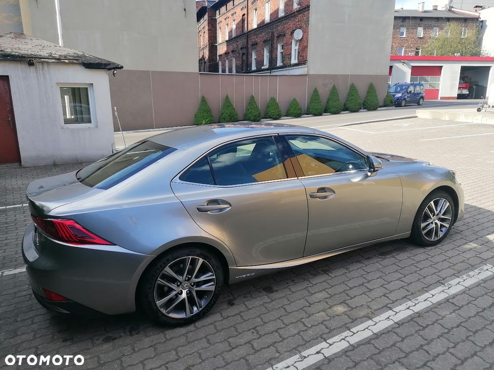 Lexus IS 300h Elegance - 3