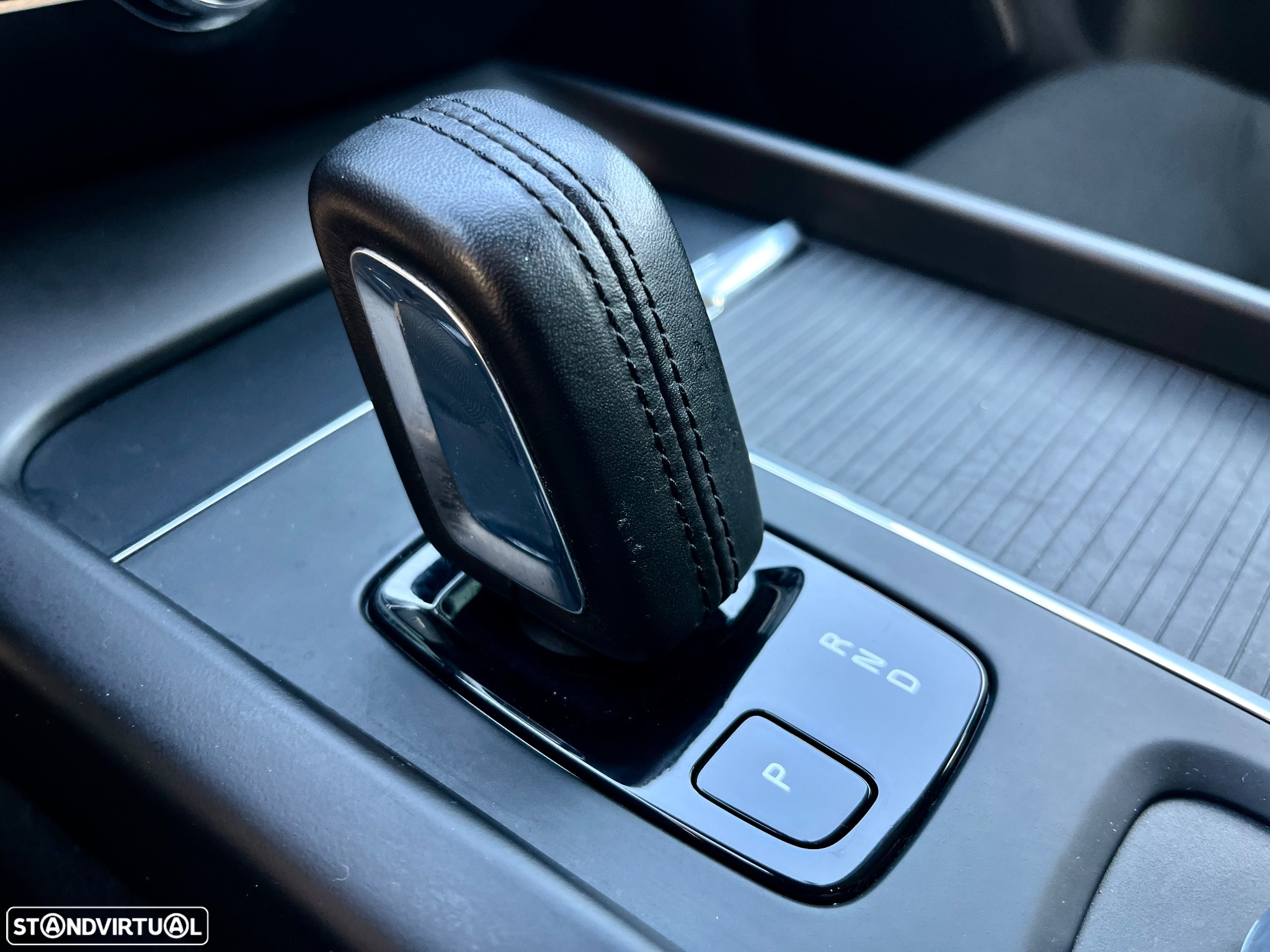 Volvo V60 2.0 B4 Momentum Geartronic - 34