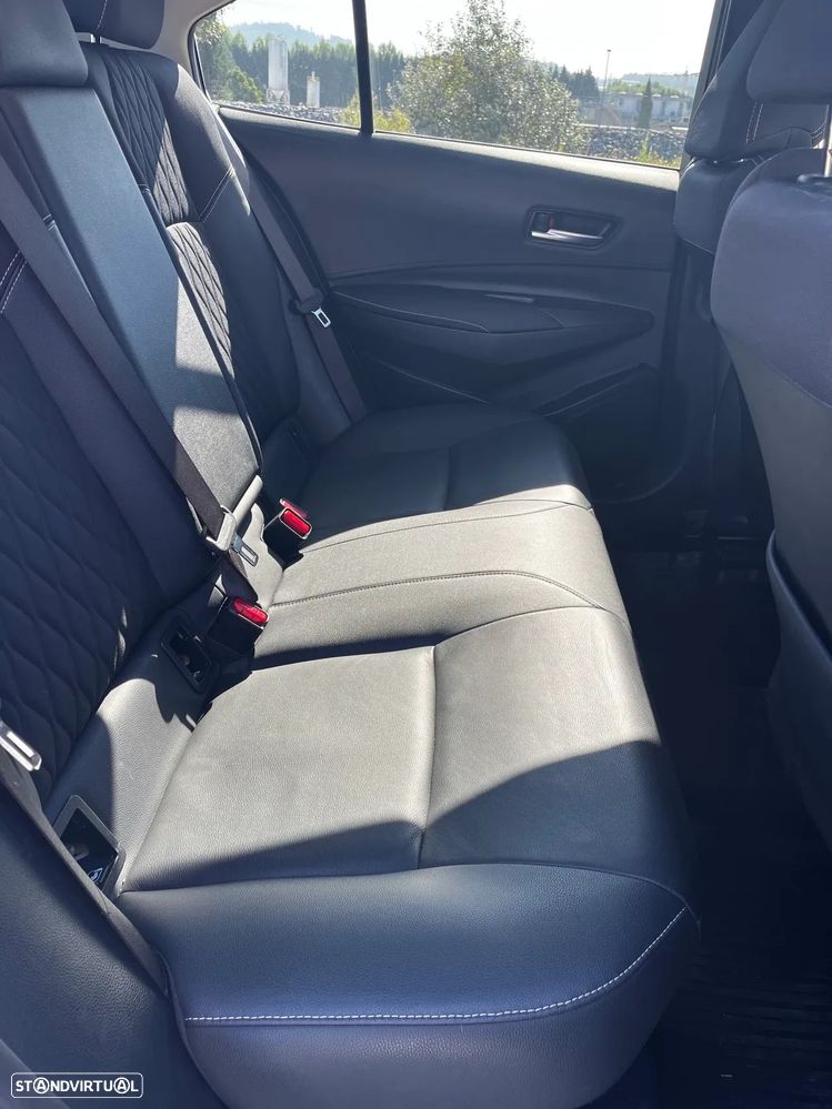 Toyota Corolla SD 1.8 Hybrid Luxury - 3