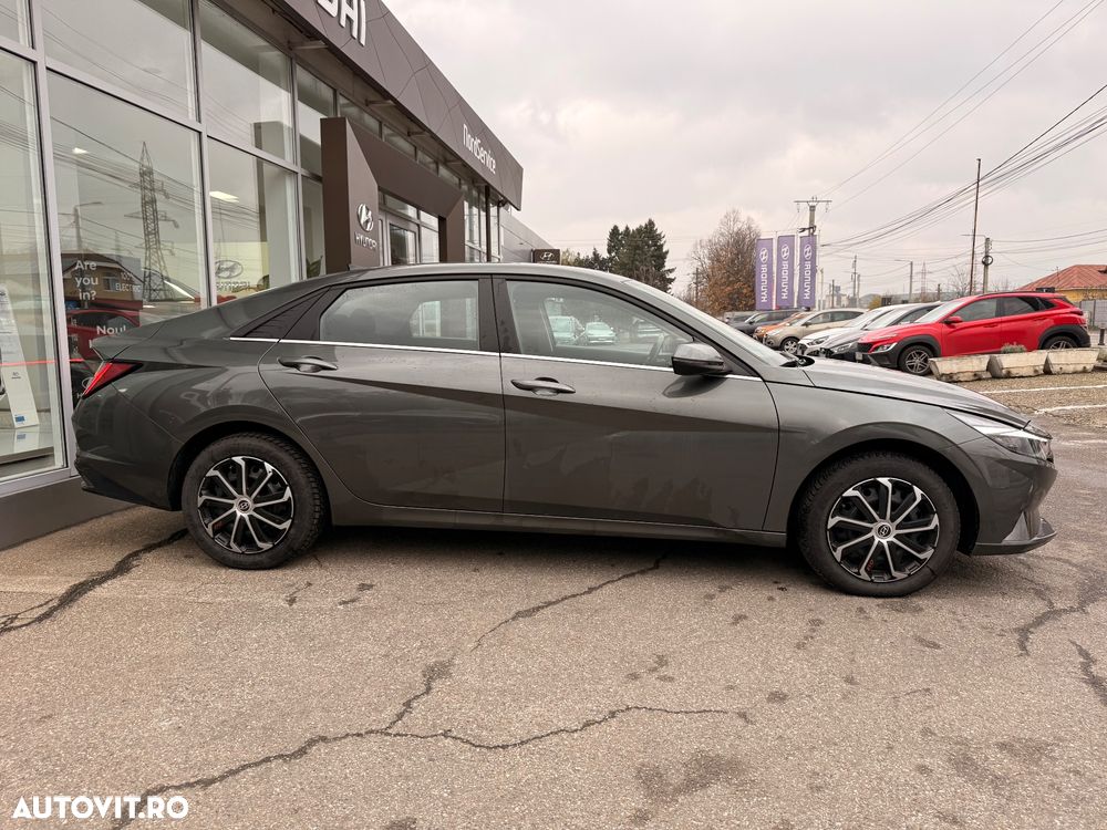 Hyundai Elantra 1.6 l 123 CP 6MT Highway - 5