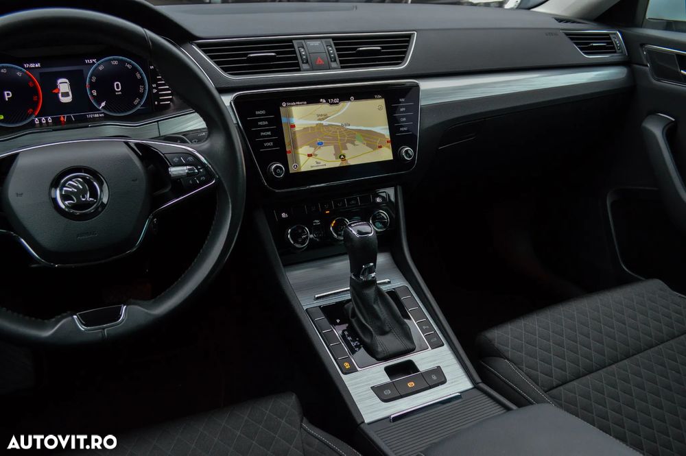 Skoda Superb 2.0 TDI DSG Essence - 24