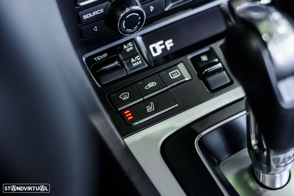 Porsche 911 (991) Carrera 4 GTS PDK - 26