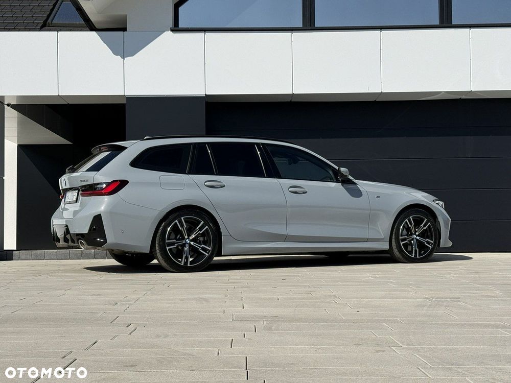 BMW Seria 3 330i xDrive M Sport - 21