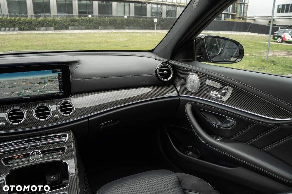 Mercedes-Benz Klasa E AMG 63 S 4Matic+ 9G-TRONIC - 22