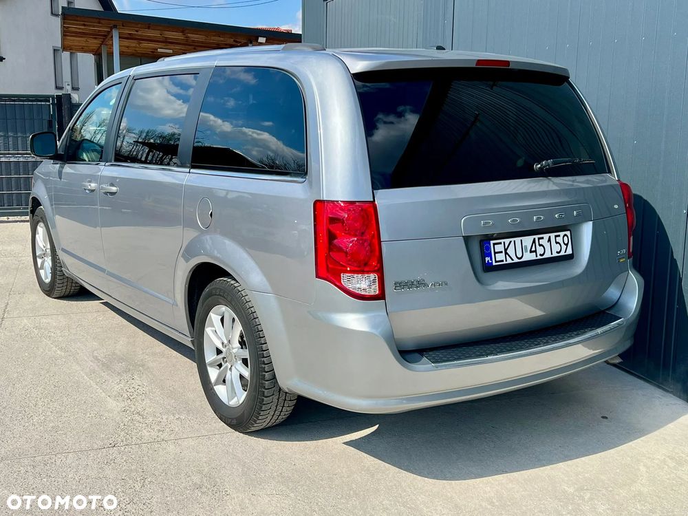 Dodge Grand Caravan - 12