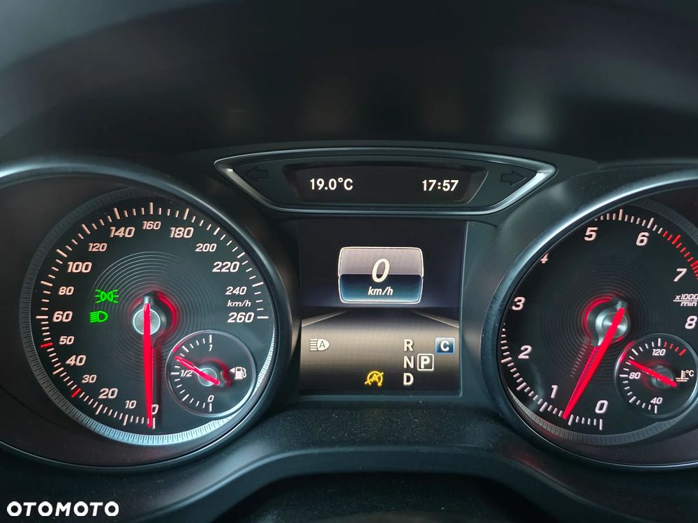 Mercedes-Benz GLA 200 7G-DCT AMG Line - 31