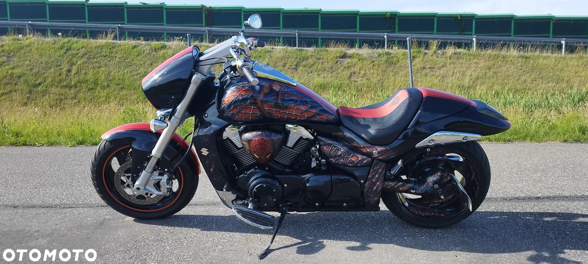 Suzuki Intruder - 13