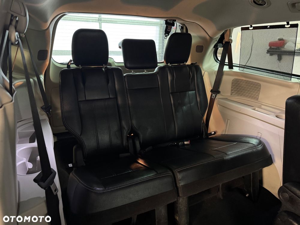 Chrysler Town & Country 3.6 Limited - 28