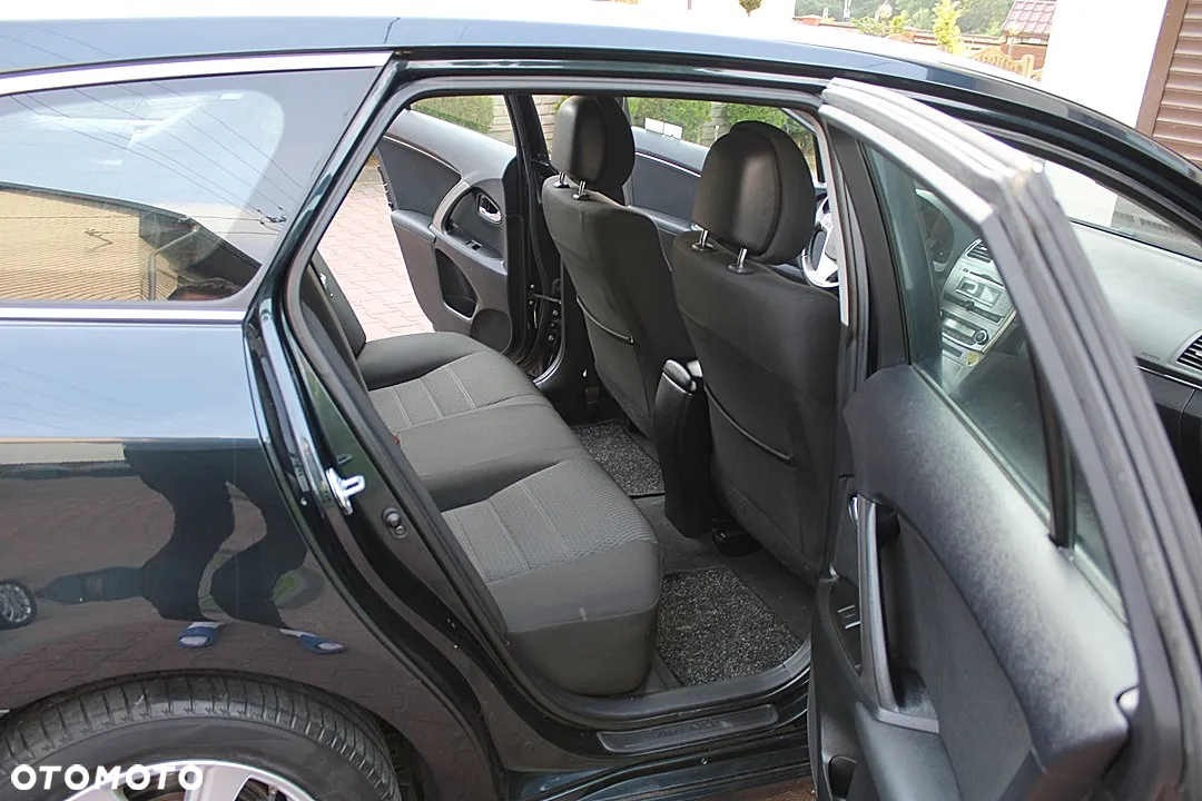 Toyota Avensis 2.0 D-4D Premium - 11