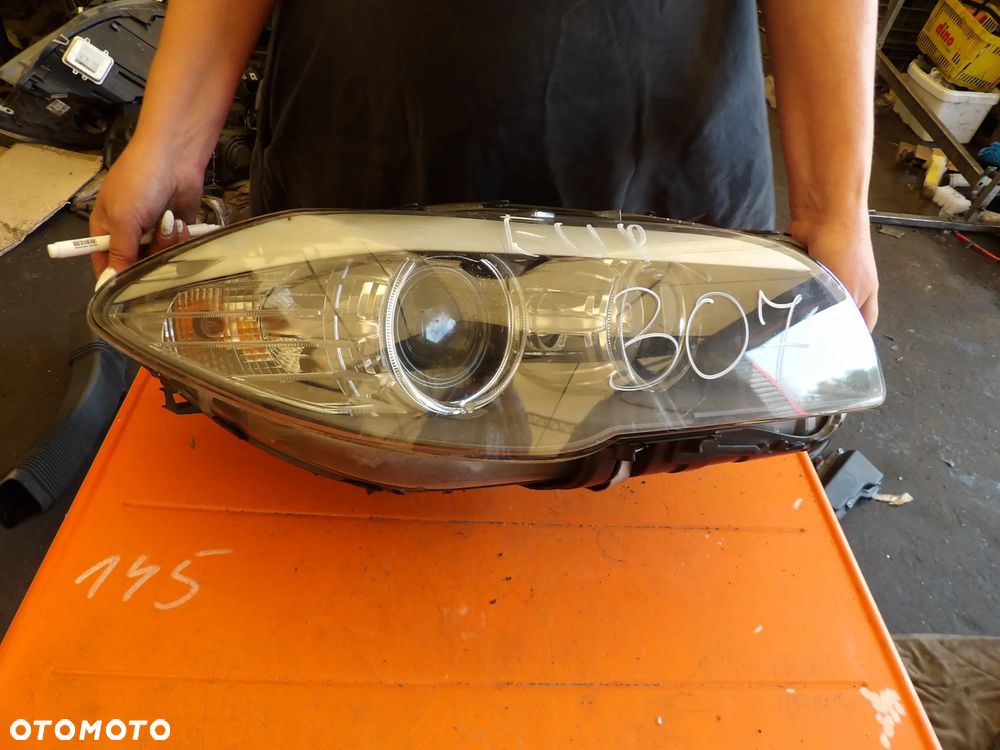 BMW - F10 - H7 - PĘKNIĘTA OBUDOWA - PRAWA LAMPA PRZEDNIA - EUROPA - 7203242 - 1