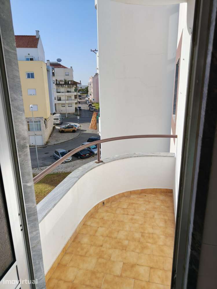 Apartamento T3 com 100 m², duas varandas e lareira no Montijo - Grande imagem: 3/22