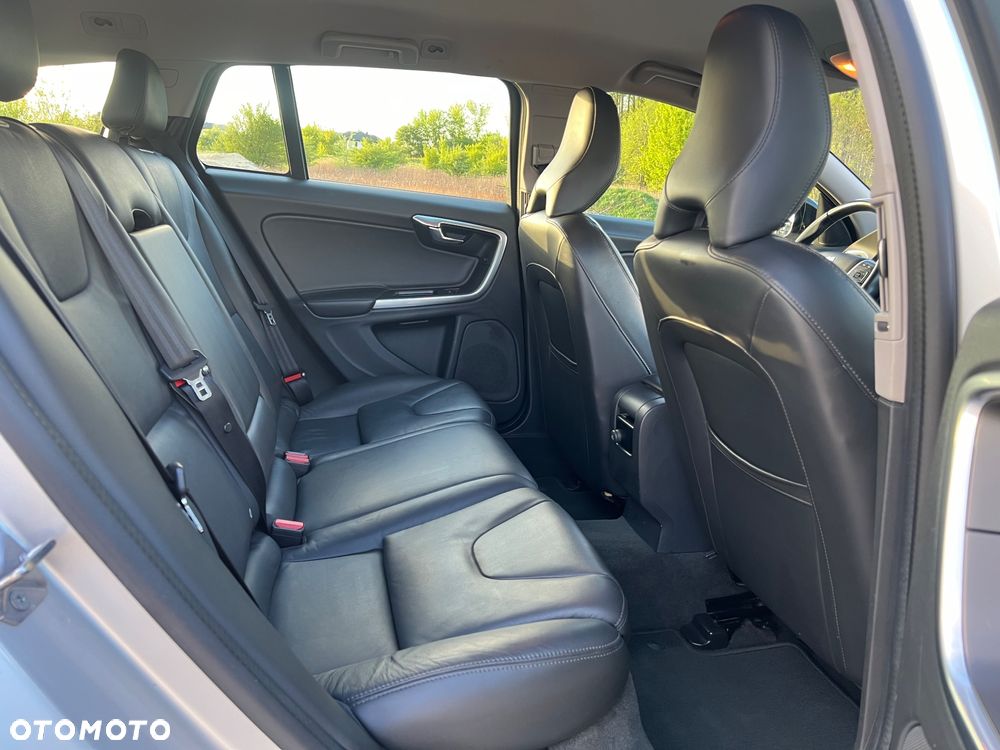 Volvo V60 Cross Country D3 Geartronic Summum - 18