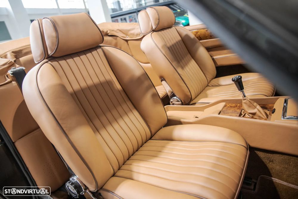 Aston Martin Volante - 34